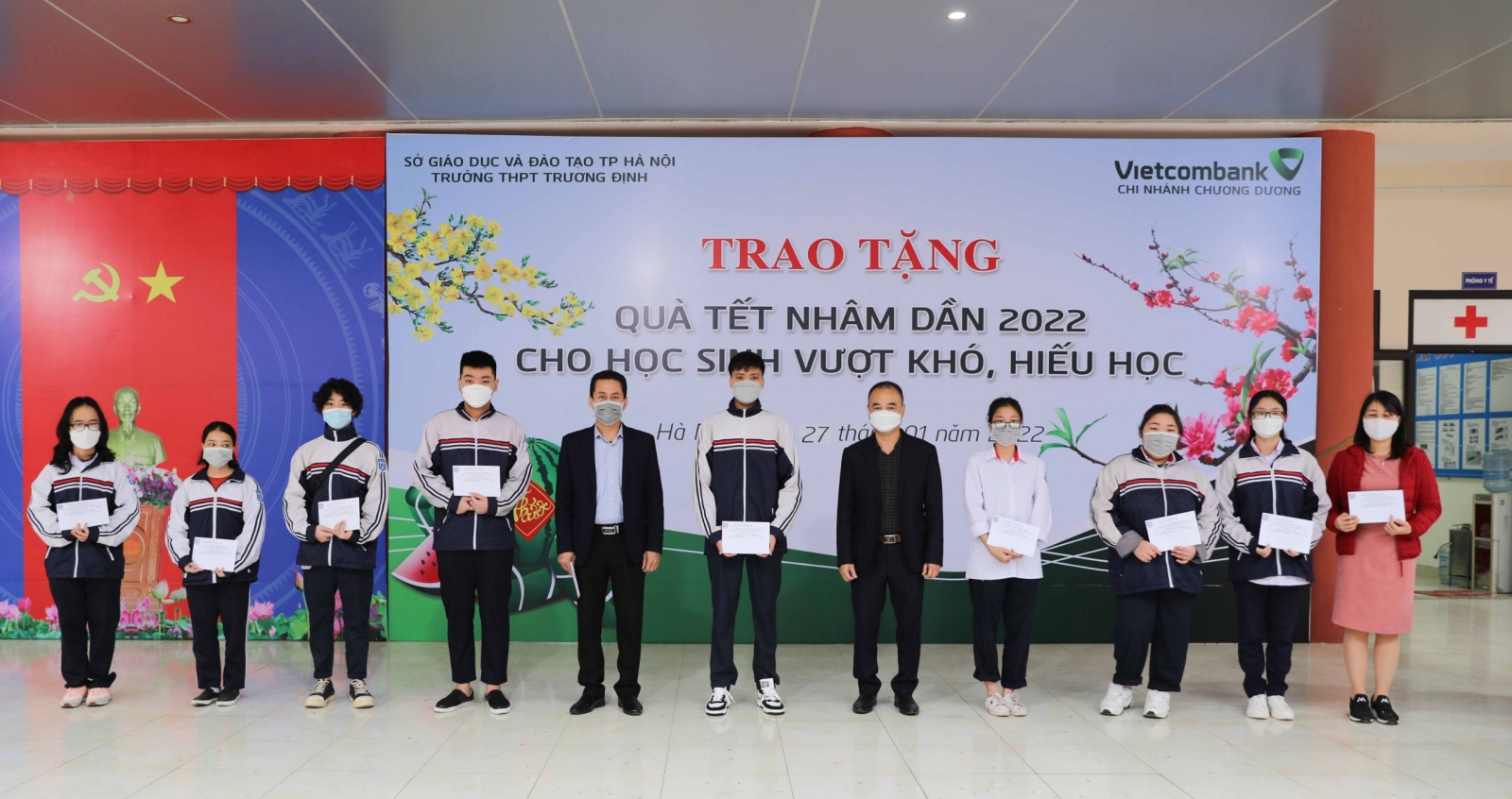Trường THPT Trương Định Trao học bổng cho học sinh vượt khó, hiếu học